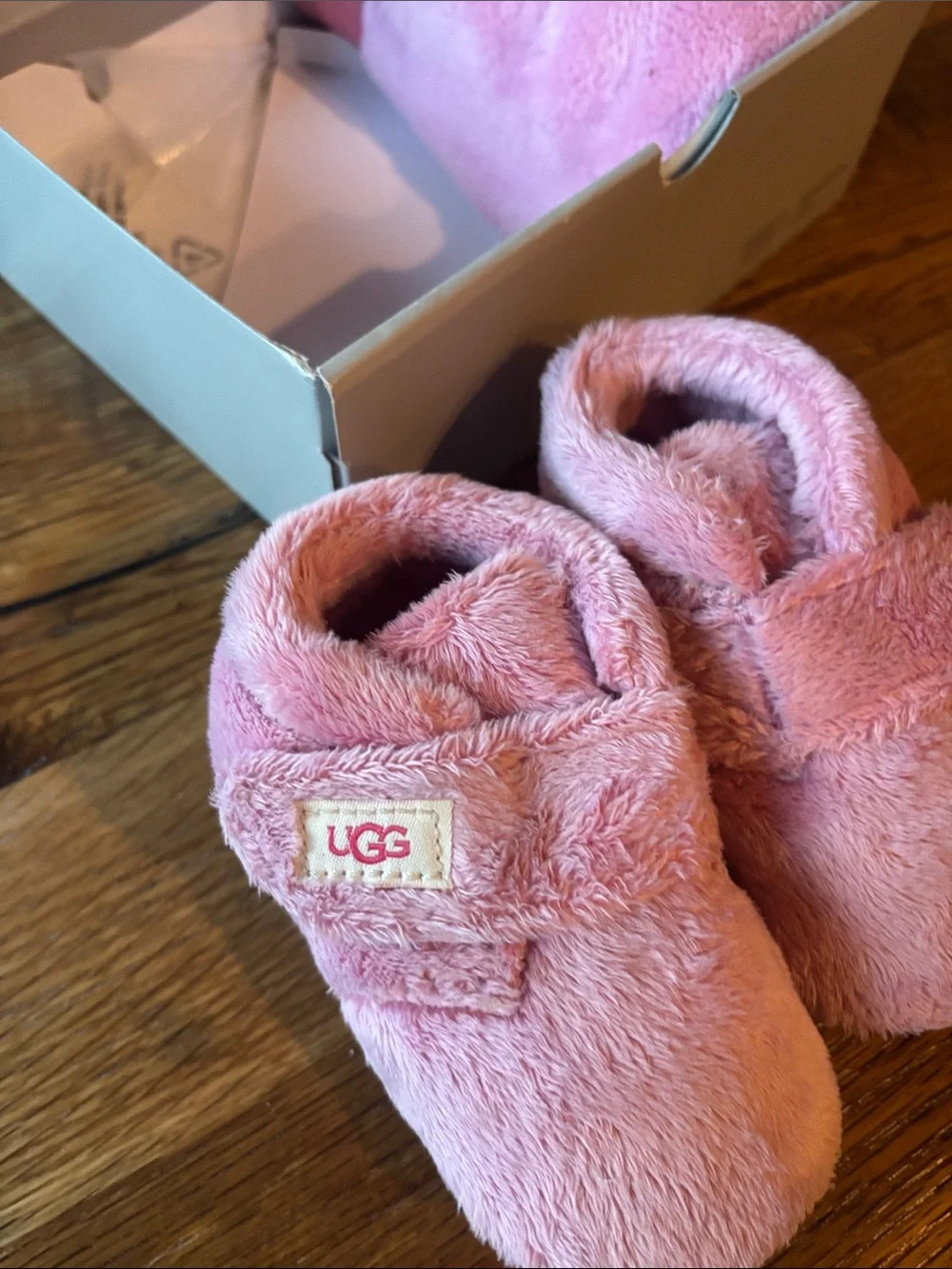 Baby UGG’s 4/5 set shoes and lovey